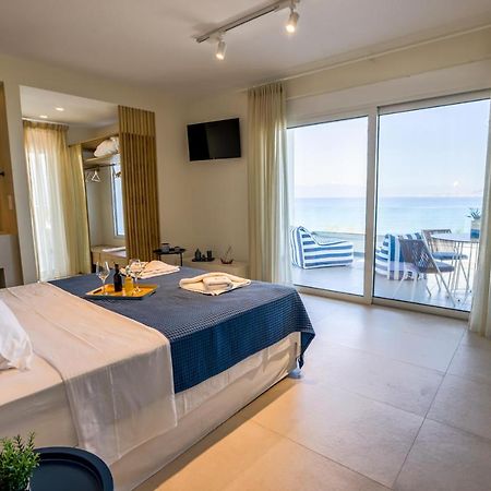 La Mer Bleue Boutique Suite Vrachati Bagian luar foto
