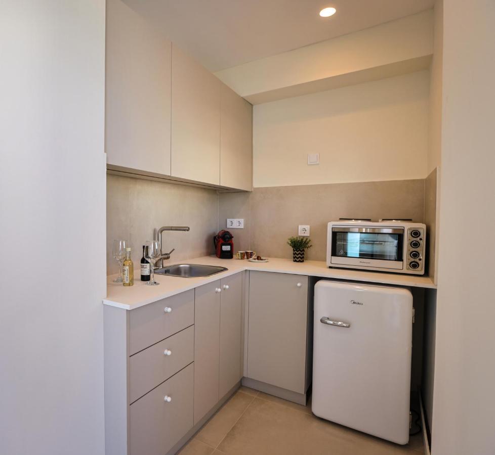 La Mer Bleue Boutique Suite Vrachati Bagian luar foto