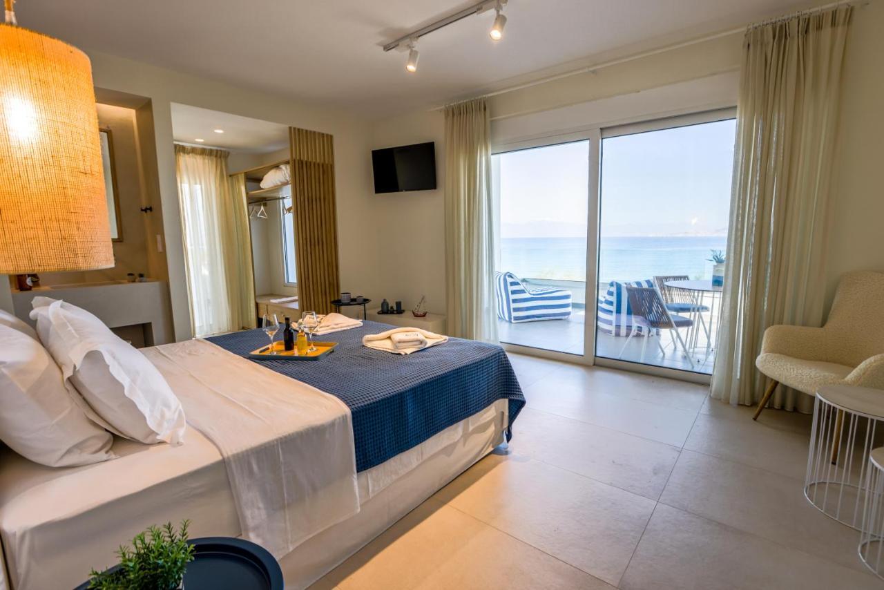 La Mer Bleue Boutique Suite Vrachati Bagian luar foto