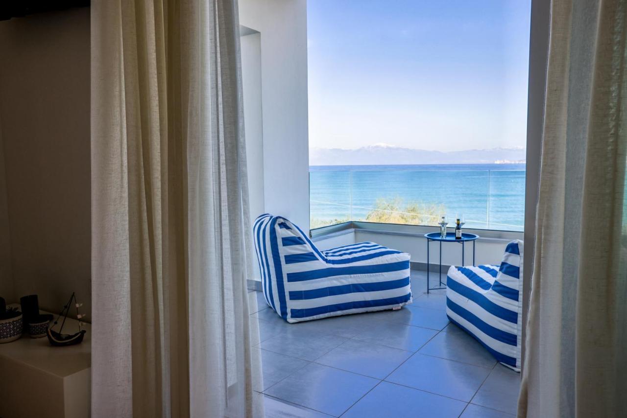 La Mer Bleue Boutique Suite Vrachati Bagian luar foto