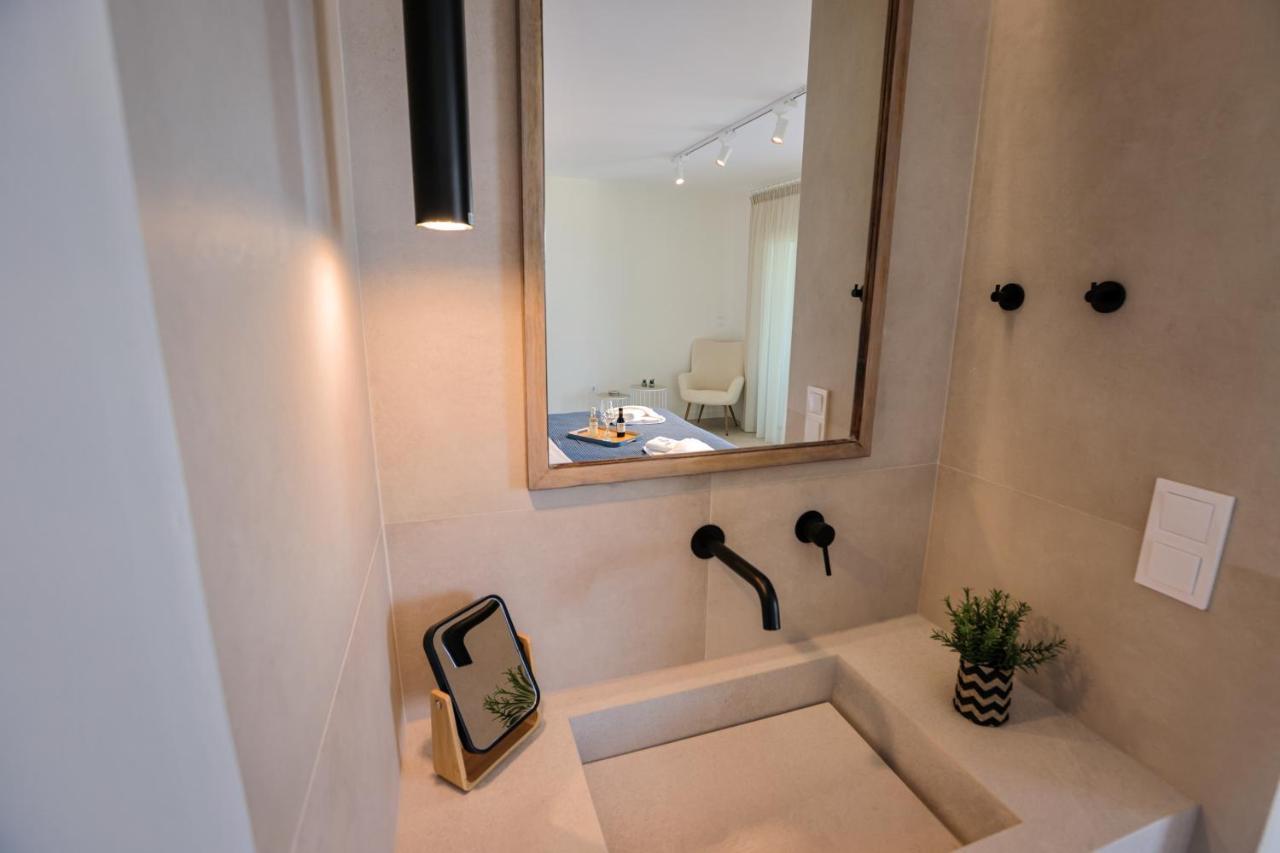 La Mer Bleue Boutique Suite Vrachati Bagian luar foto